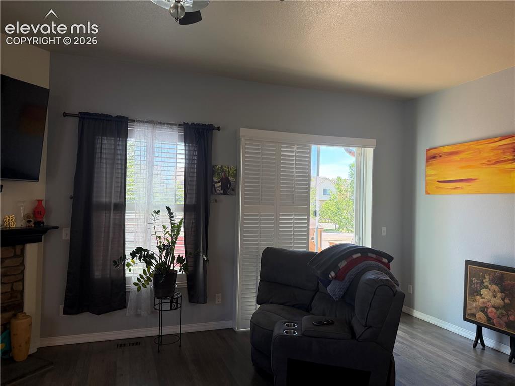 Image 11 of 44: Living Room