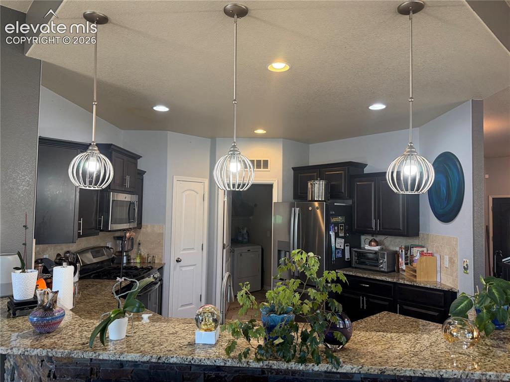 Image 14 of 44: Kitchen