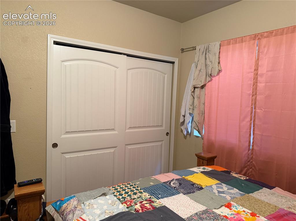 Image 34 of 44: Bedroom