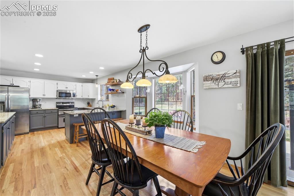 Image 12 of 50: Dining Area