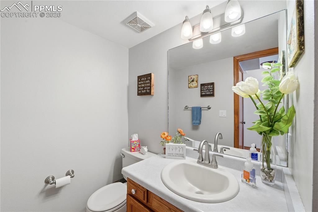 Image 22 of 50: Powder Room 