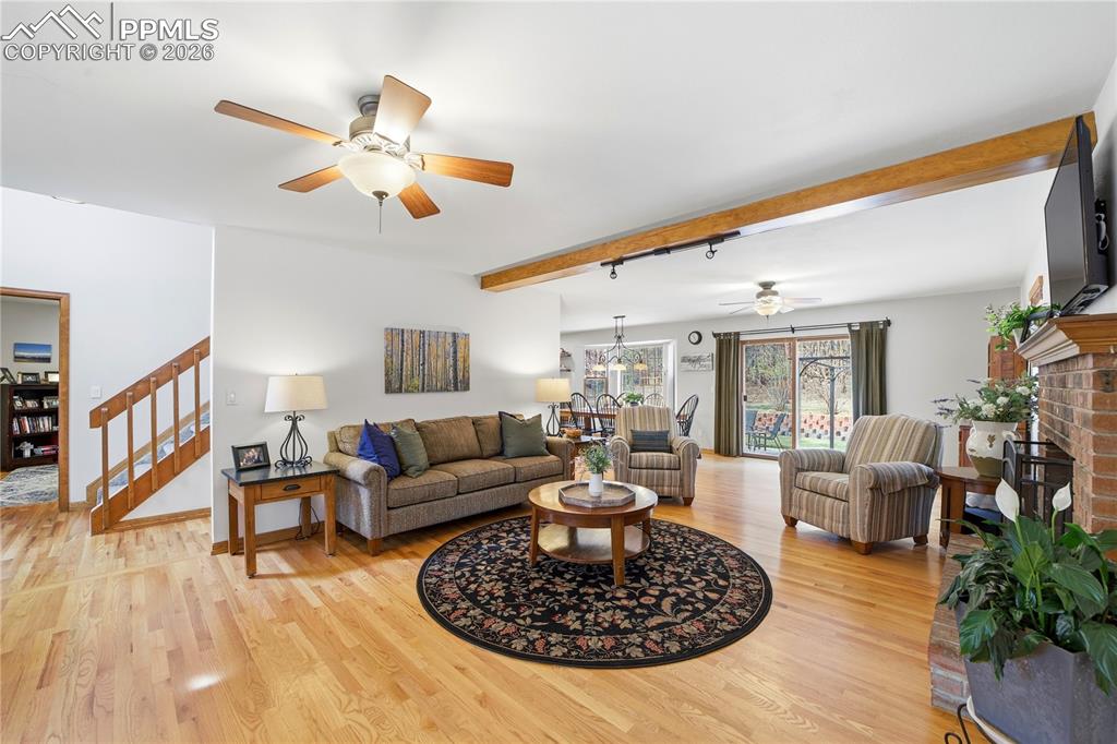 Image 6 of 50: Living Room