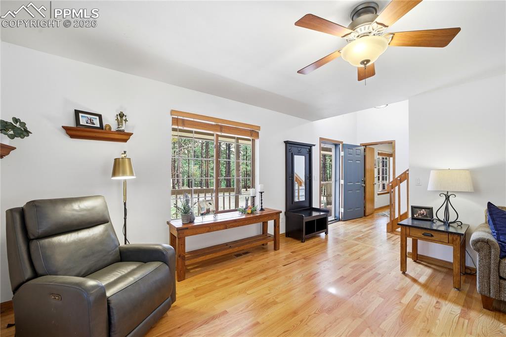 Image 9 of 50: Sitting Room