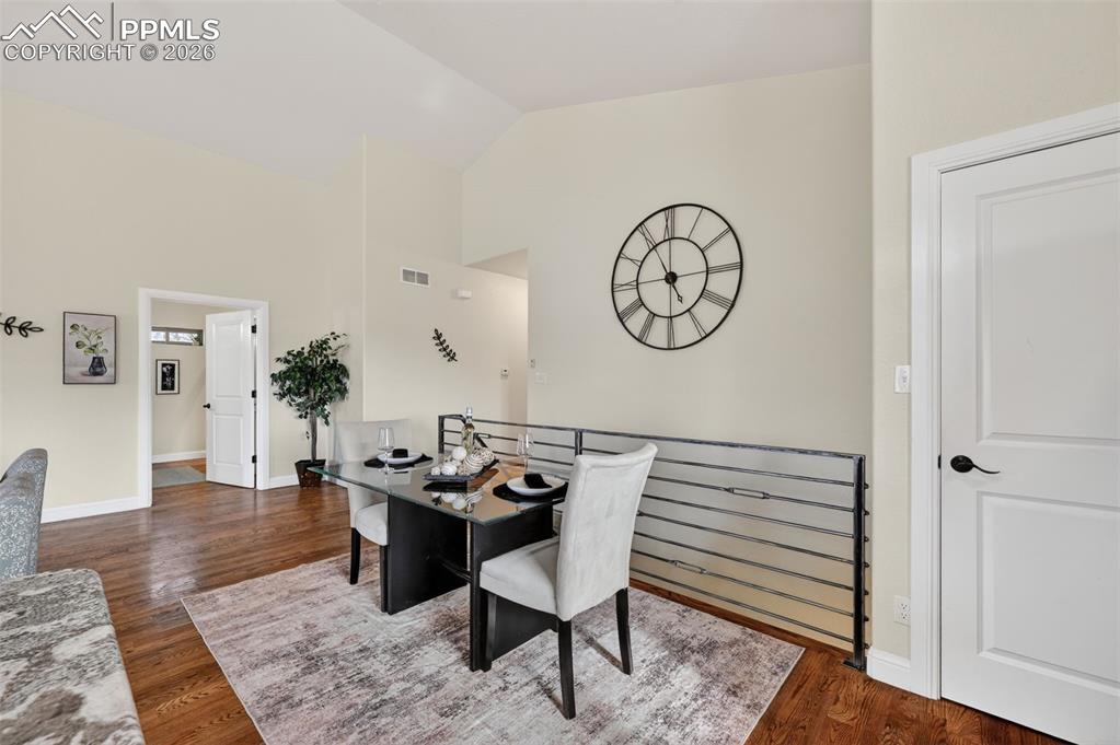 Image 19 of 31: Dining Area