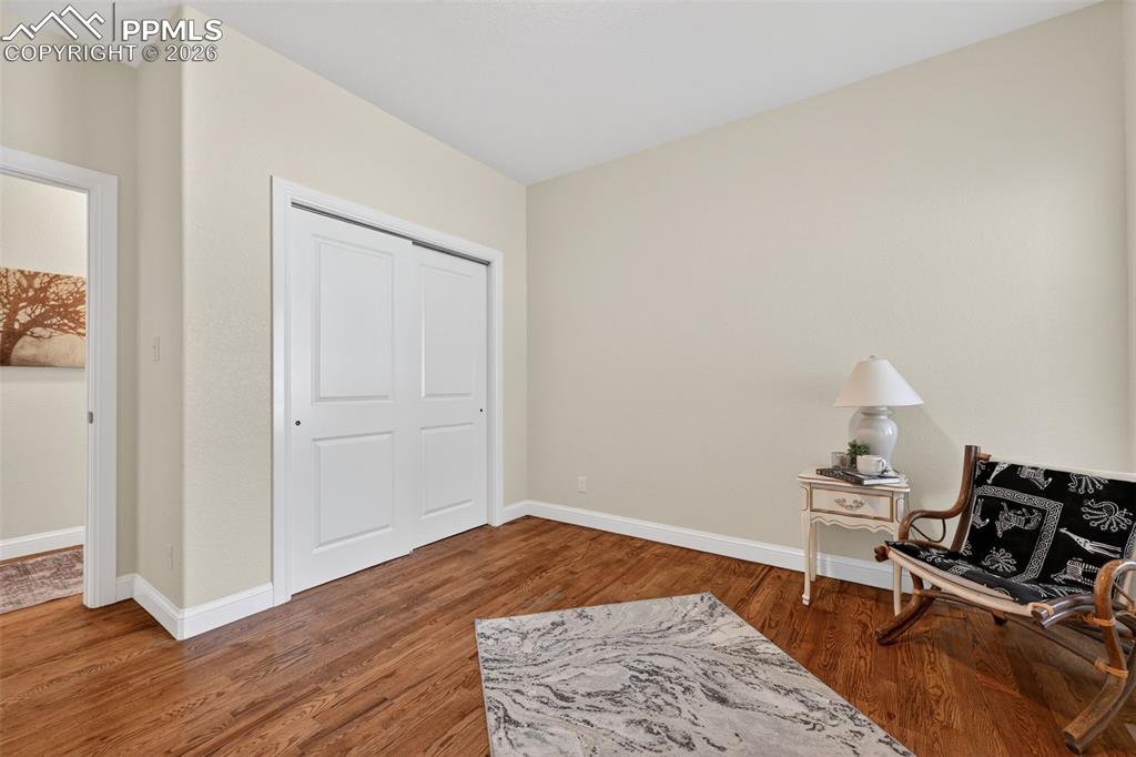 Image 24 of 31: Bedroom