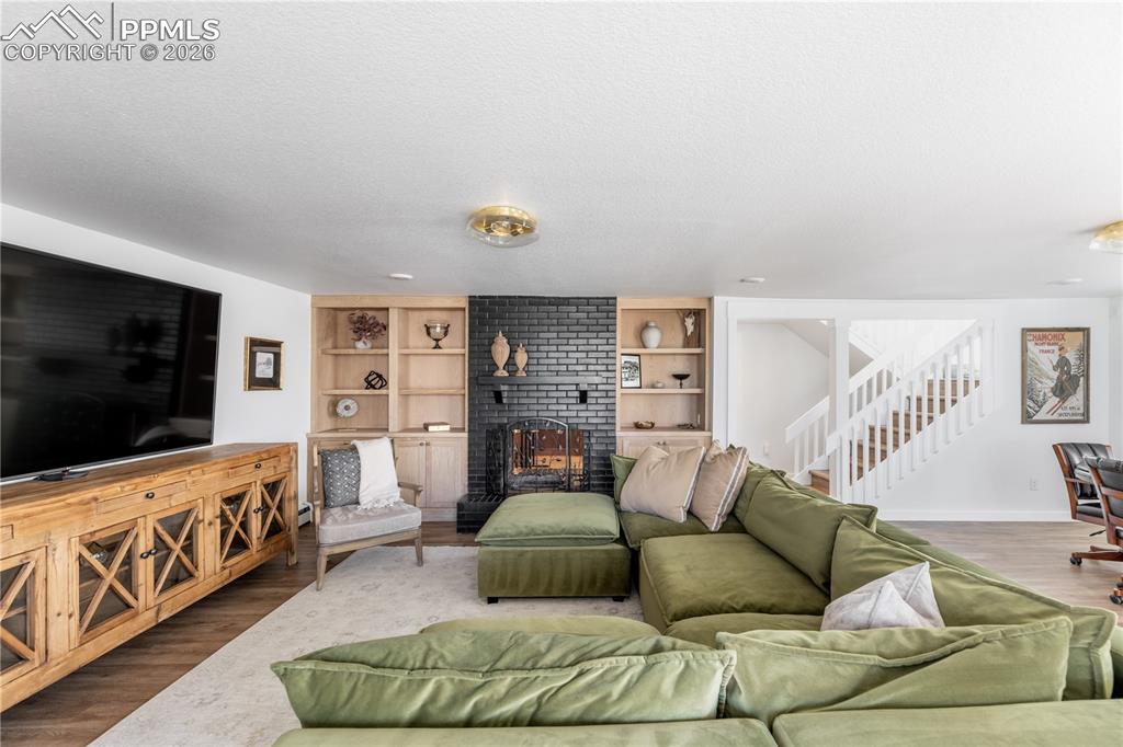 Image 16 of 42: Living Room