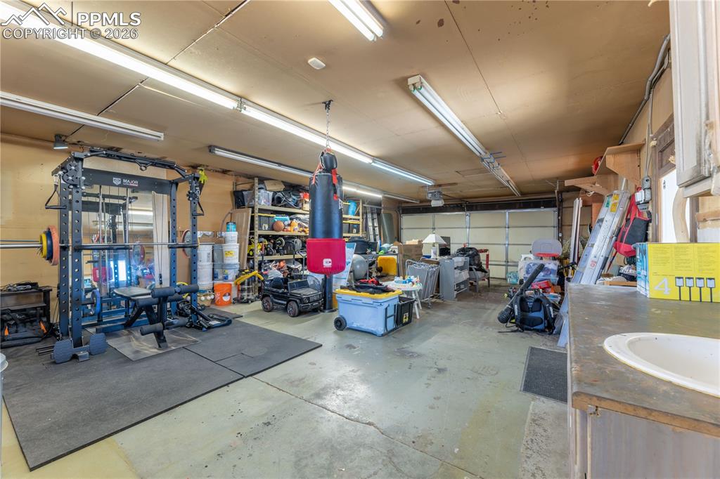 Image 34 of 42: Extra large - 4 car garage!