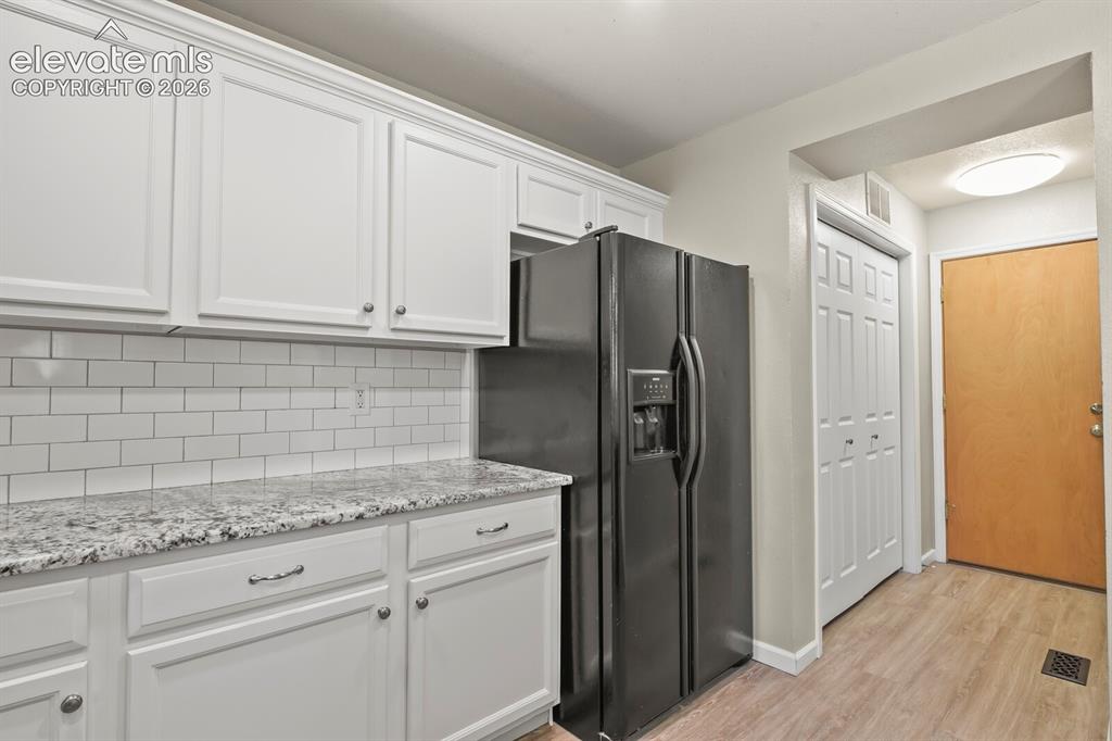 Image 16 of 46: Kitchen