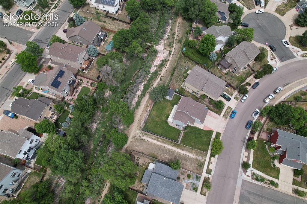 Image 43 of 46: Residential neighborhood with a curved street and cul-de-sac