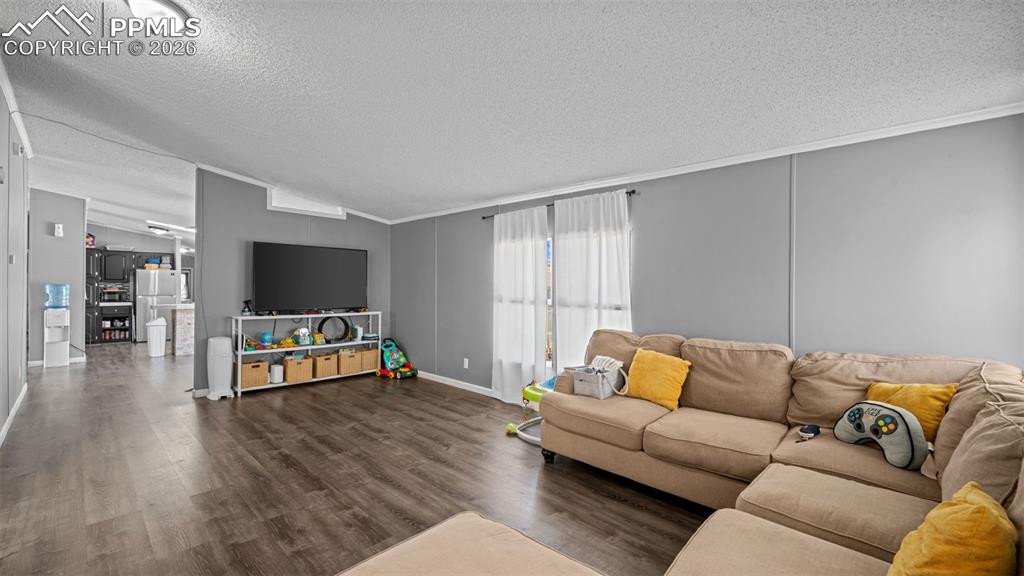 Image 14 of 35: Living Room