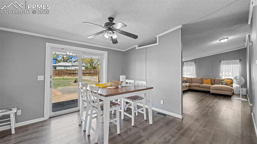 Image 16 of 35: Dining Area