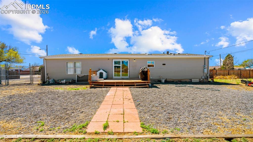 Image 24 of 35: Back of Structure