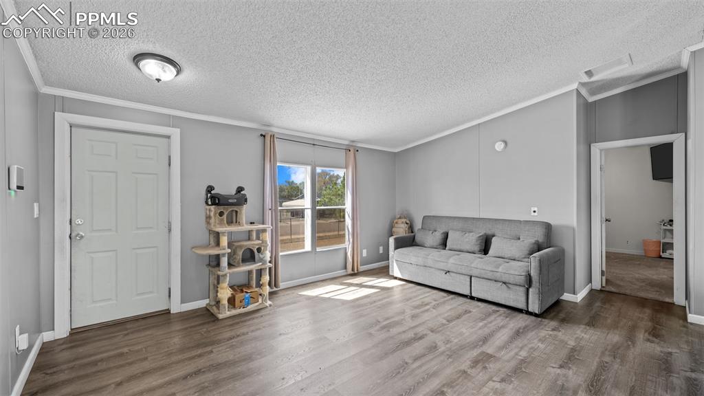 Image 4 of 35: Entry