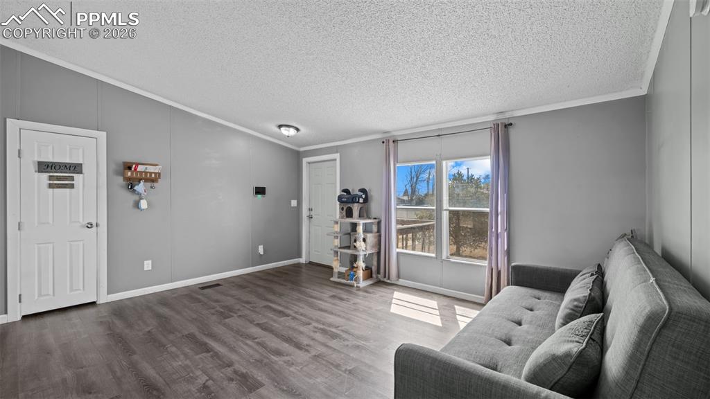 Image 5 of 35: Sitting Room