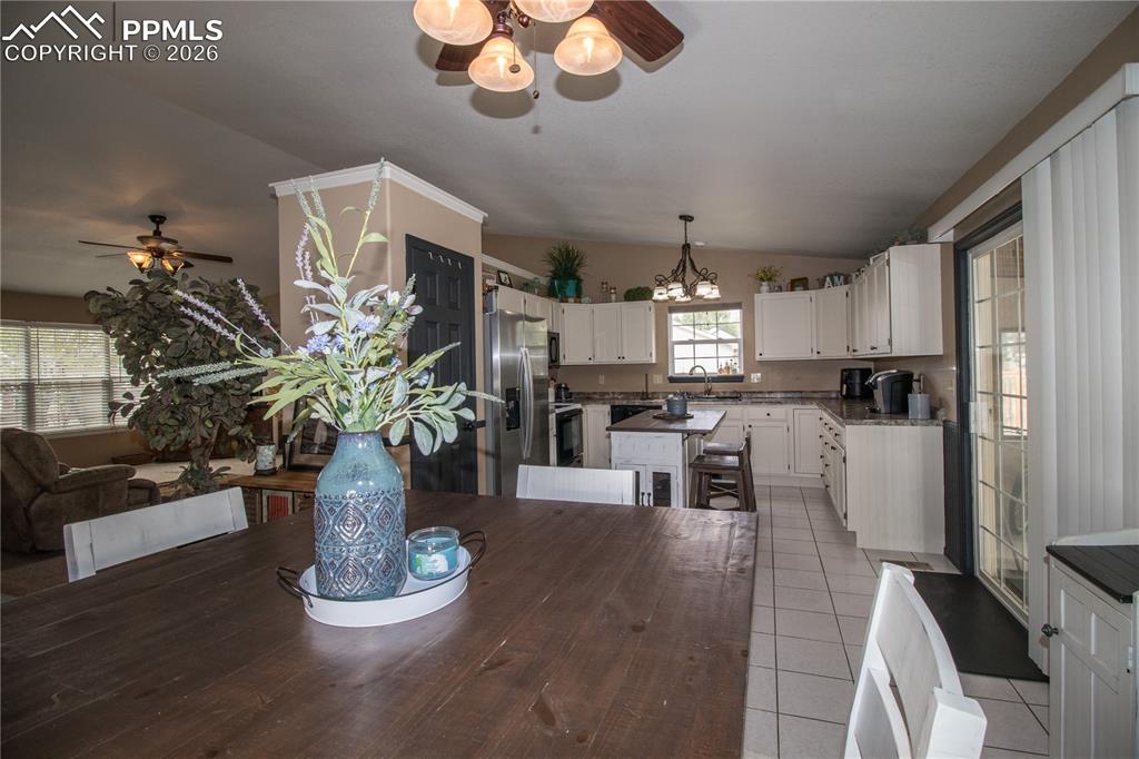 Image 11 of 44: Dining Area