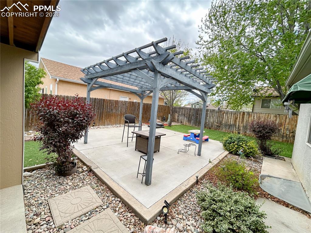 Image 17 of 44: Patio