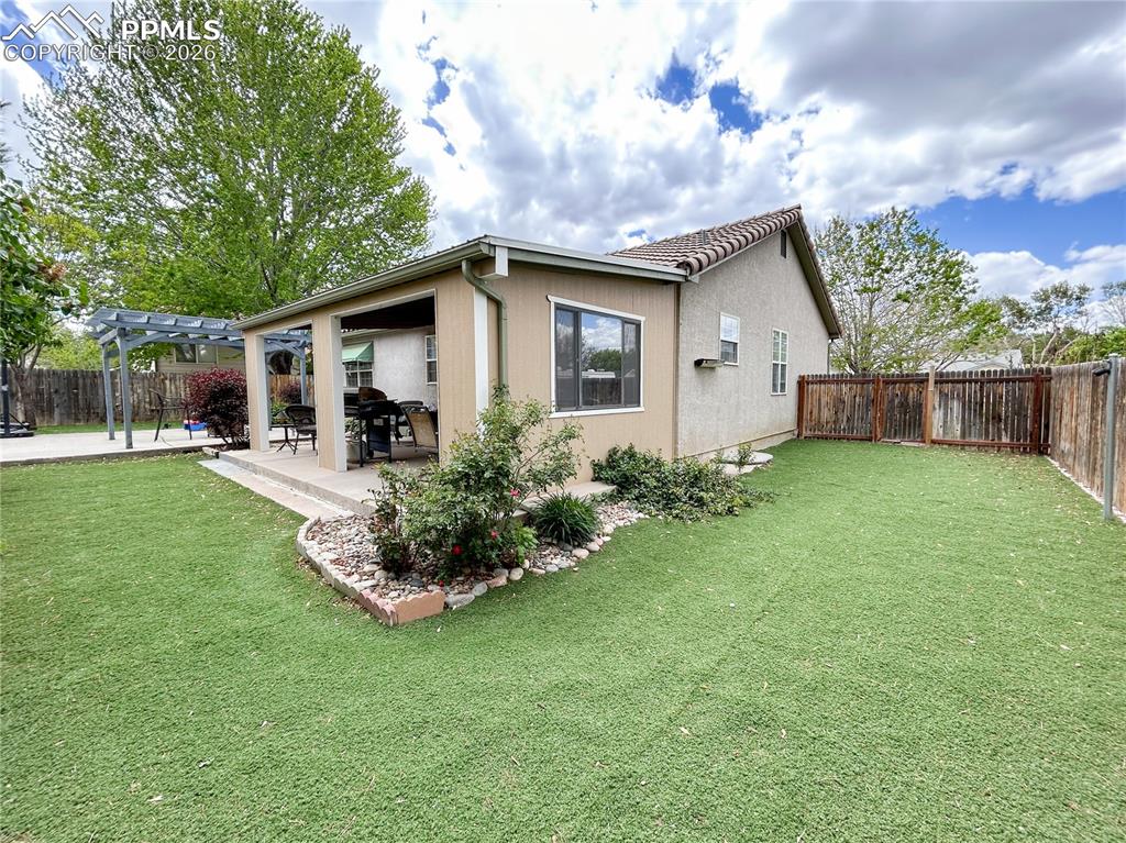 Image 21 of 44: Back of Structure