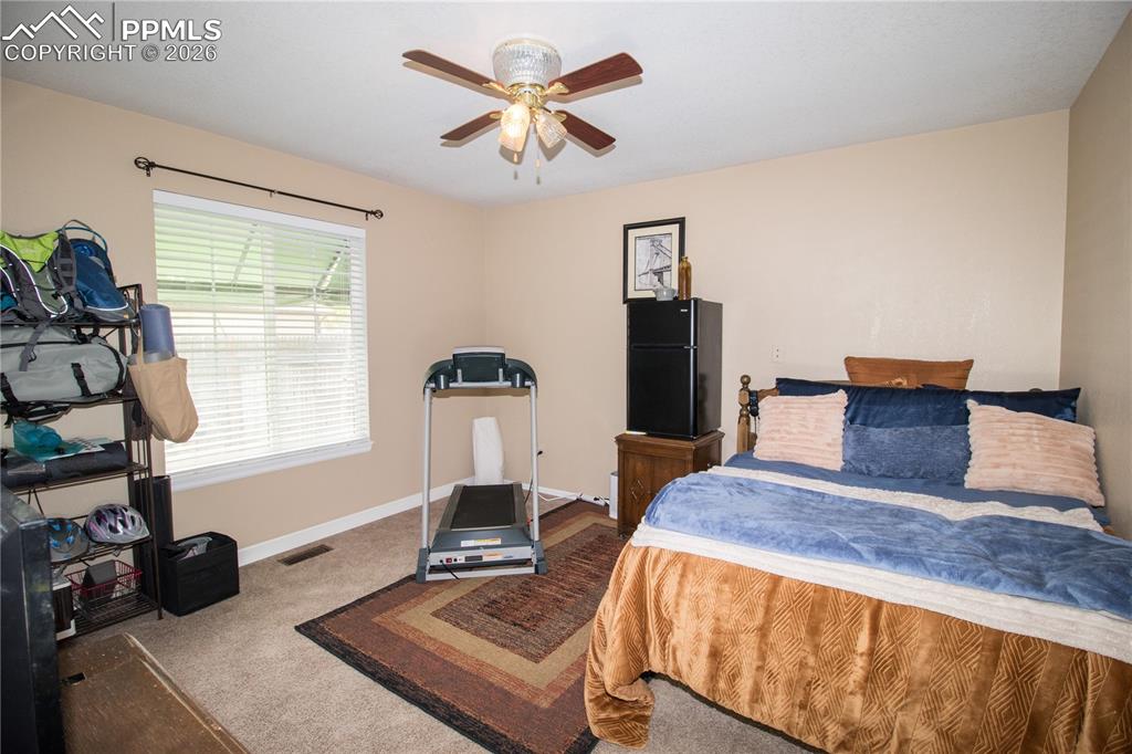 Image 25 of 44: Bedroom