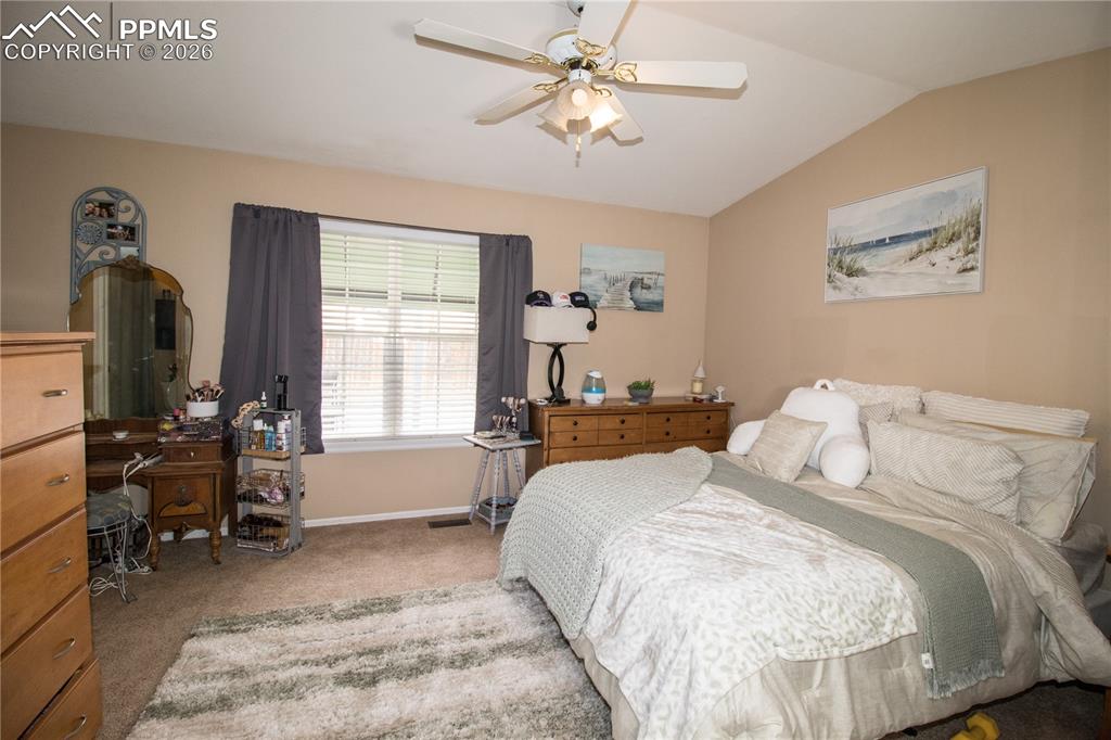 Image 27 of 44: Bedroom