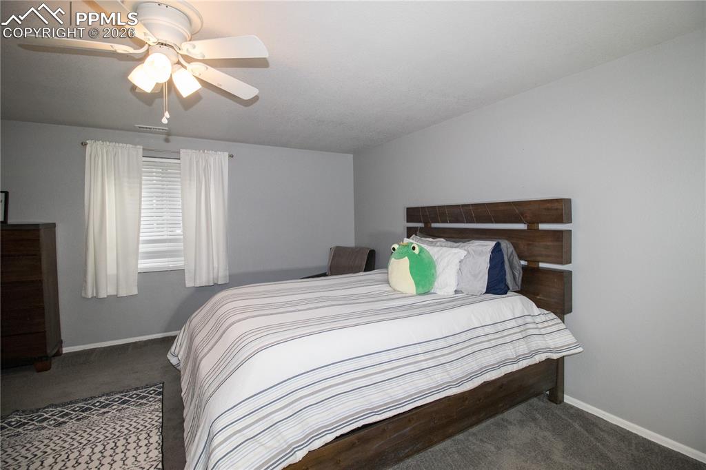 Image 33 of 44: Bedroom