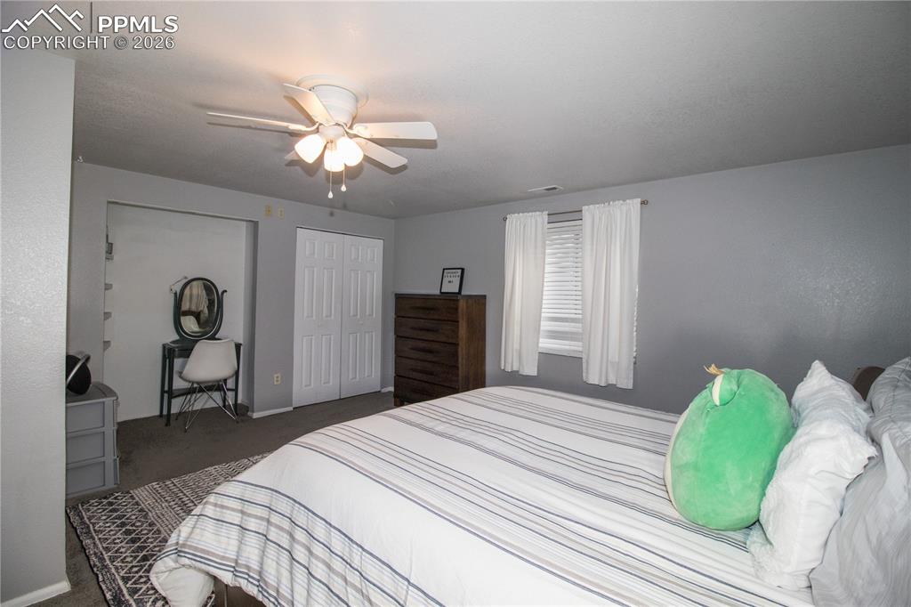 Image 34 of 44: Bedroom