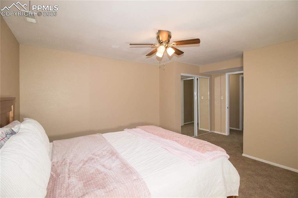 Image 42 of 44: Bedroom