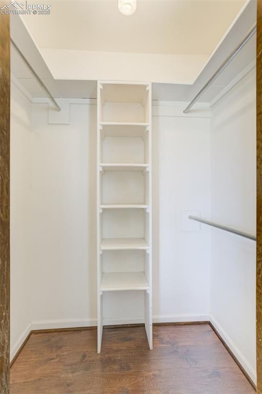 Image 15 of 50: Closet