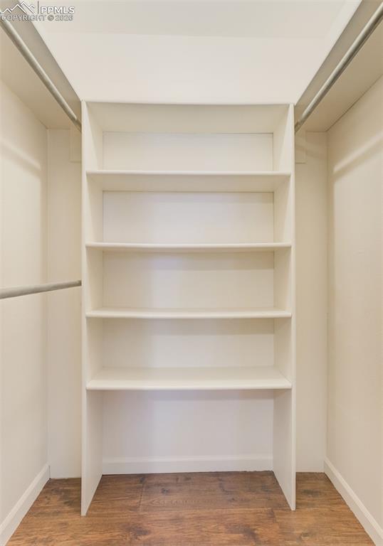 Image 23 of 50: Closet