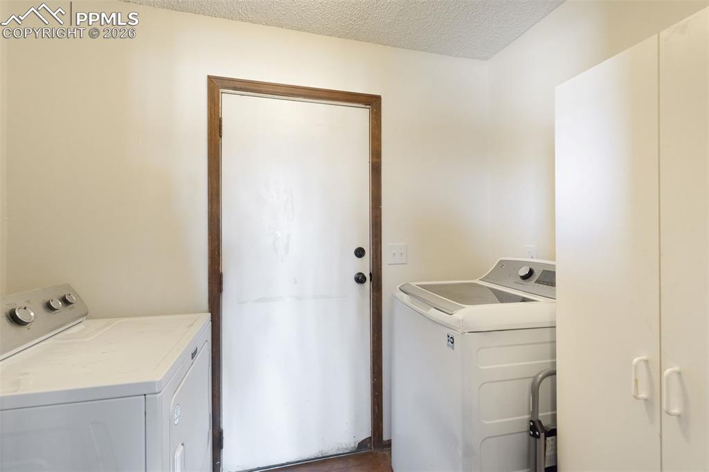 Image 26 of 50: Laundry