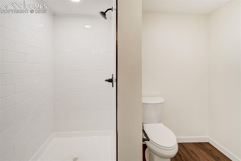 Image 32 of 50: Bathroom