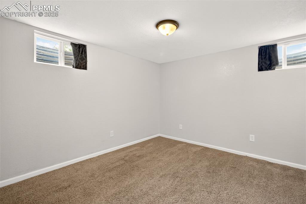 Image 36 of 46: Basement bedroom