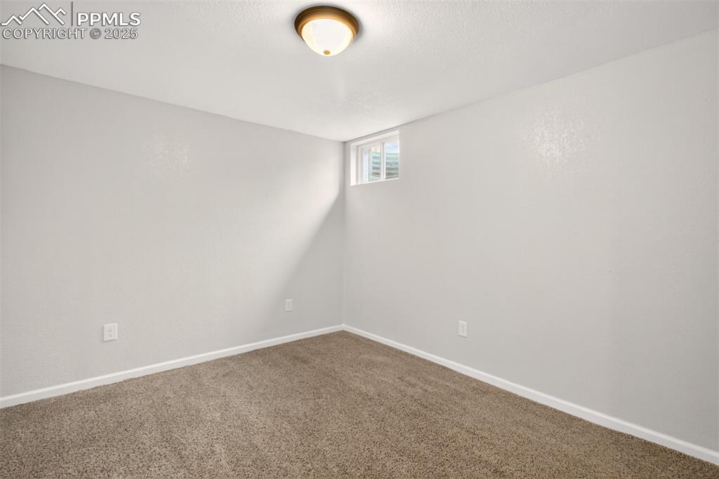 Image 38 of 46: Basement bedroom