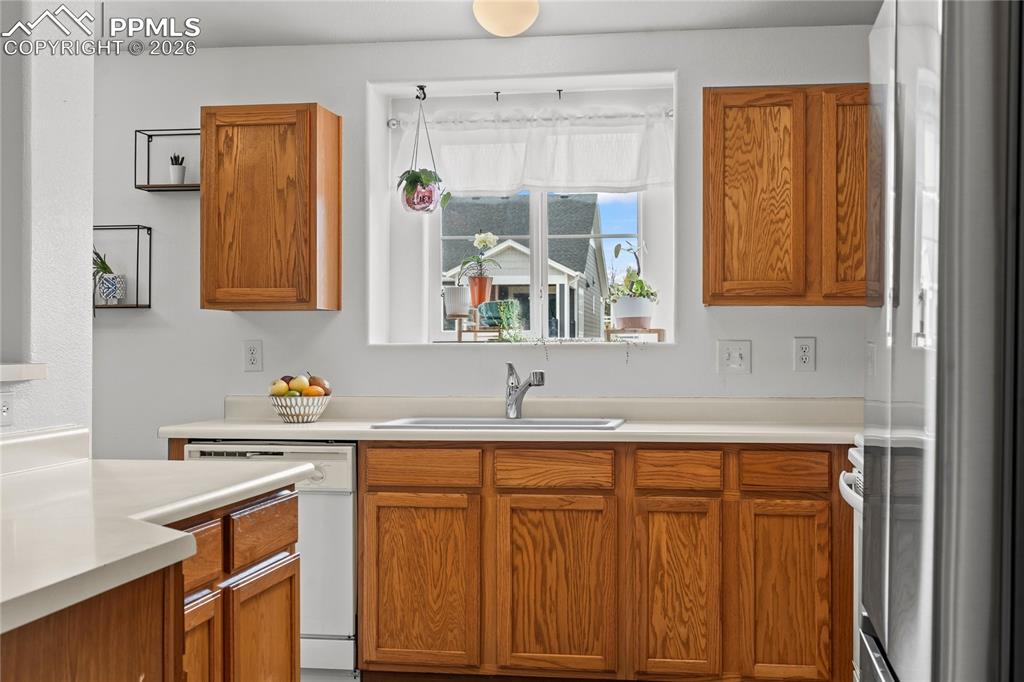 Image 19 of 45: Kitchen