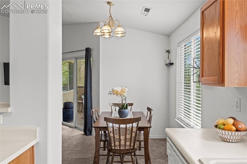 Image 20 of 45: Dining Area