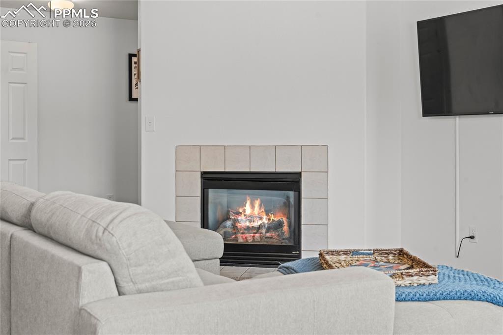 Image 22 of 45: Living Room