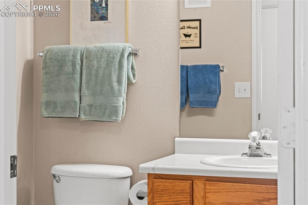 Image 25 of 45: Bathroom