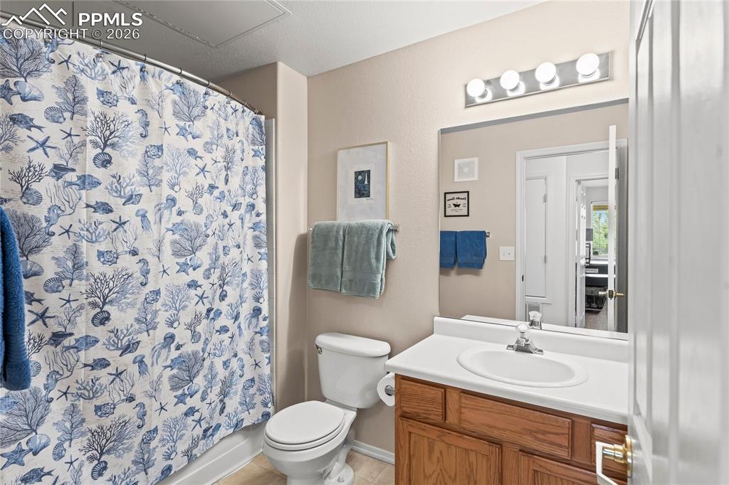 Image 26 of 45: Bathroom