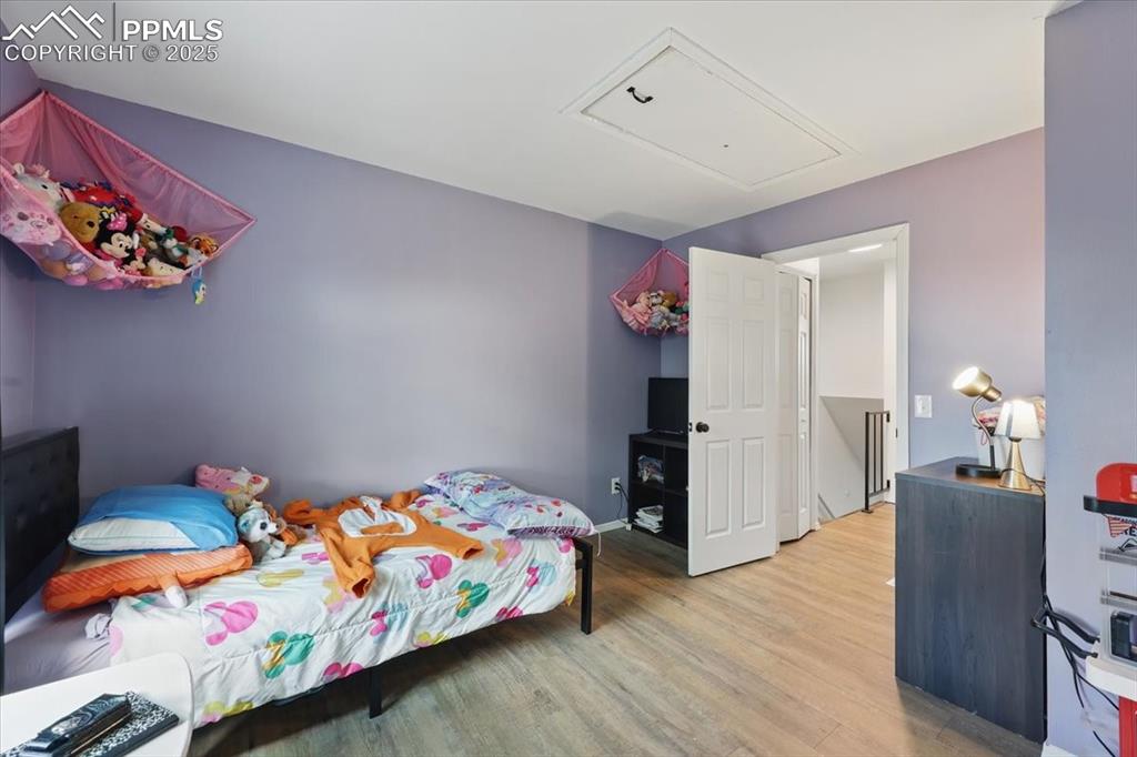 Image 5 of 19: Bedroom