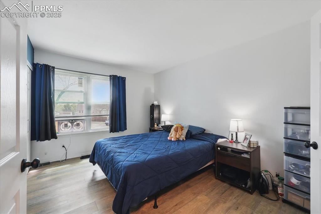 Image 7 of 19: Bedroom