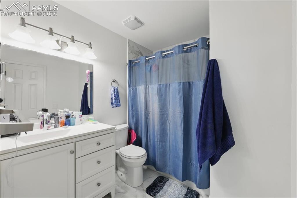 Image 8 of 19: Bathroom