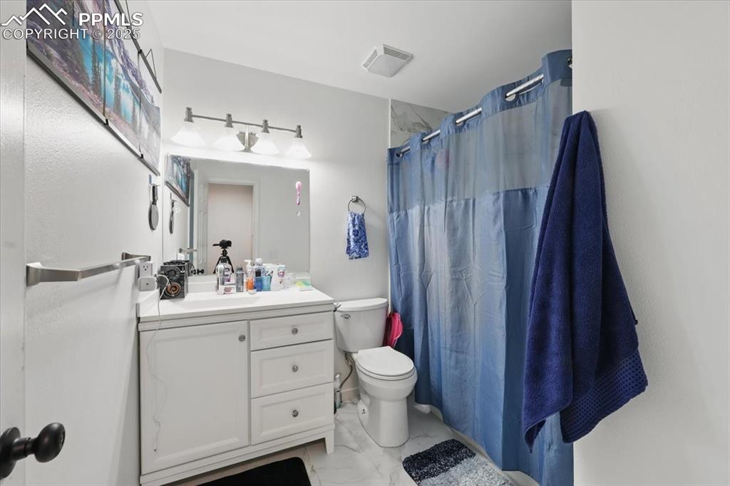Image 9 of 19: Bathroom