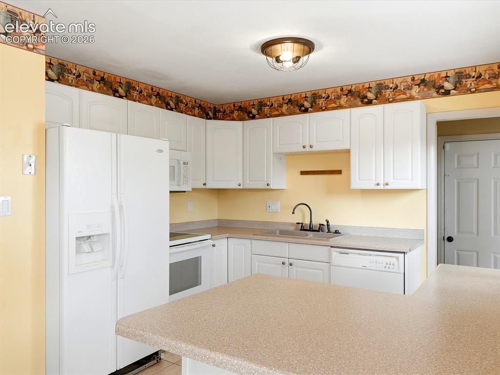 Image 12 of 31: Kitchen