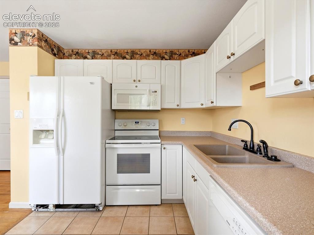 Image 15 of 31: Kitchen