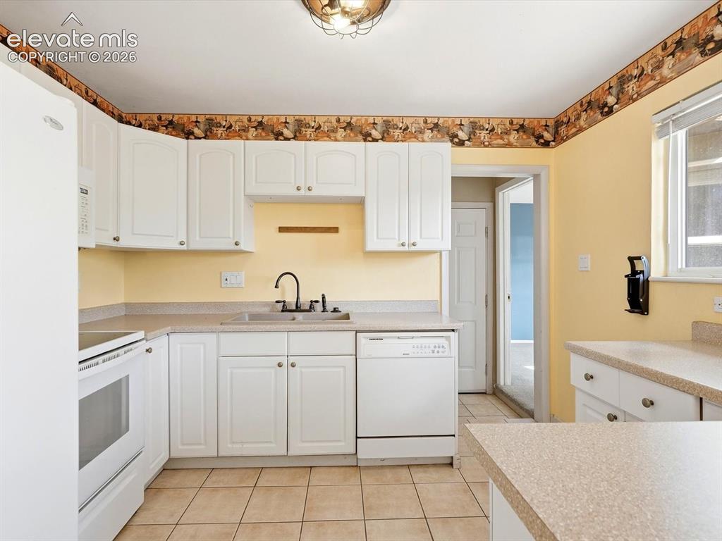 Image 16 of 31: Kitchen