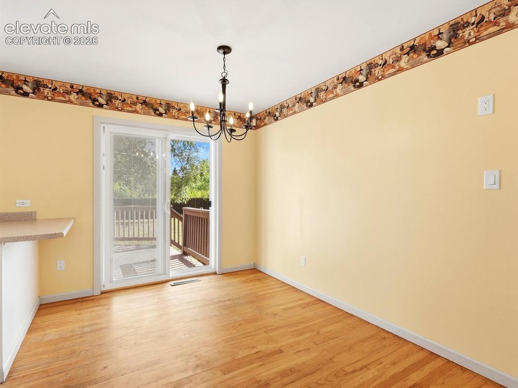 Image 8 of 31: Dining Area