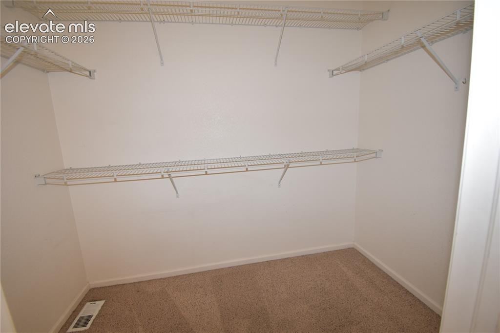 Image 8 of 8: Closet