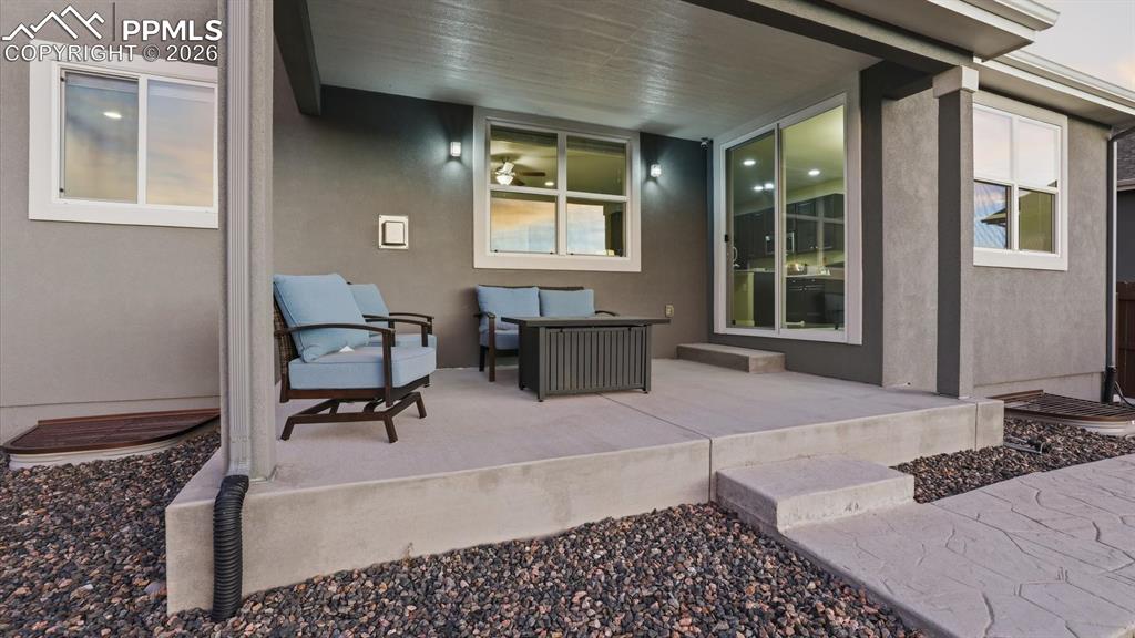 Image 15 of 50: The gourmet island kitchen offers a breakfast bar, espresso cabinetry, gran