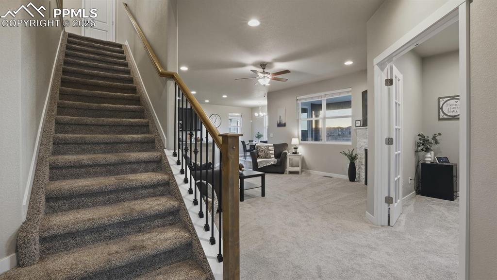 Image 9 of 50: New carpet on the main level.