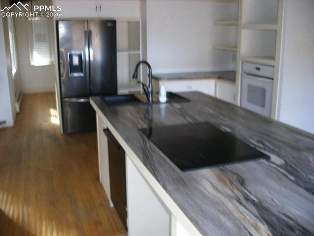 Image 15 of 50: Kitchen