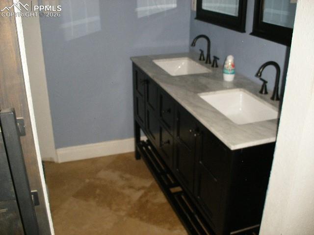 Image 22 of 50: Bathroom